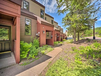 535 Moose Mountain Dr, Lutsen, MN 55612