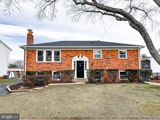 5414 Broadmoor St, Alexandria, VA 22315