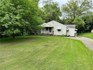 4 Woodbine Dr, Greenville, PA 16125