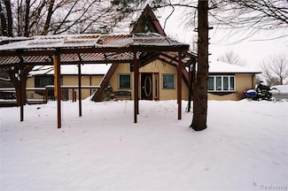 7261 Hashley Rd, Manchester, MI 48158