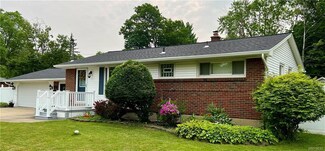 5653 Sterling Rd, Hamburg, NY 14075