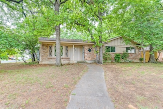 1001 Trailwood Dr, Hurst, TX 76053