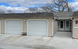 1900 Country Club Dr, Okoboji, IA 51355