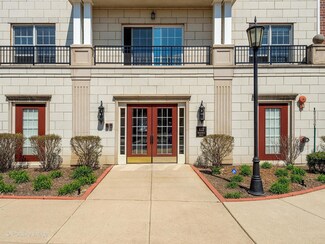 412 Mcdaniels Cir Unit 502, Clarendon Hills, IL 60514