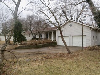 410 N Osage St, Fontana, KS 66026
