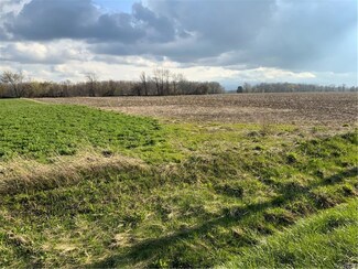 15607 Lakeshore Rd, Kent, NY 14477