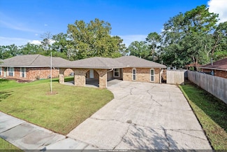 9521 Rustling Oaks Dr, Baton Rouge, LA 70818