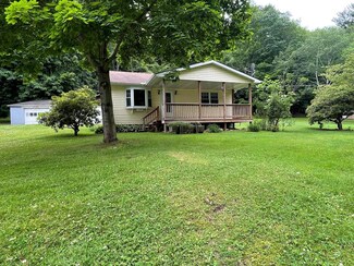 143 Weaver St, Franklin, PA 16323