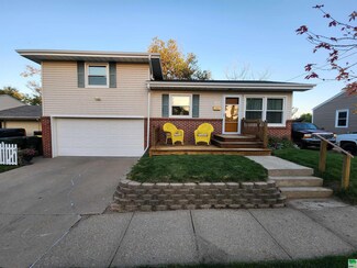 242 S Collins St, Sioux City, IA 51103