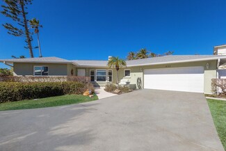 632 Key Royale Dr, Holmes Beach, FL 34217