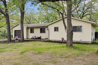 6242 Pecan St, North Branch, MN 55056