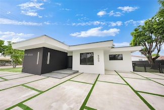900 N Royal Poinciana Blvd, Miami Springs, FL 33166