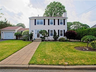 15 Lilac Cir, Cranston, RI 02920