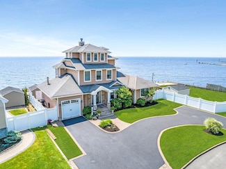 42 Browns River Rd Unit 3, Sayville, NY 11782