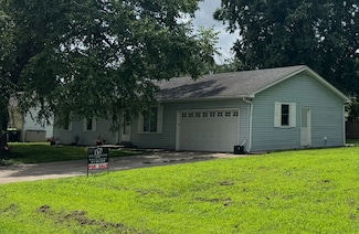 8 Walker Ave, Beardstown, IL 62618