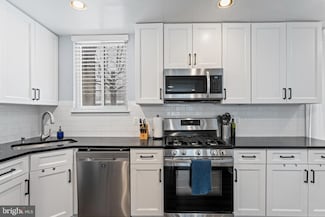 4956 Schuyler Dr, Annandale, VA 22003