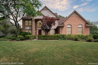 2841 Treyburn Ln, West Bloomfield, MI 48324