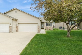 495 NE 60th St, Pleasant Hill, IA 50327