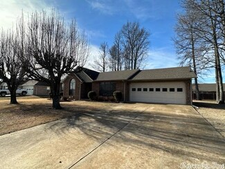 1216 Eric Dr, Paragould, AR 72450
