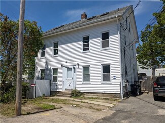 14 Lilac St, Pawtucket, RI 02860