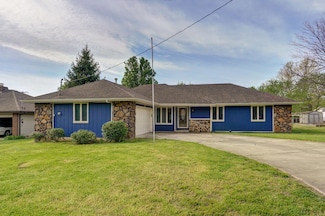 1946 E Arlington Dr, Springfield, MO 65803
