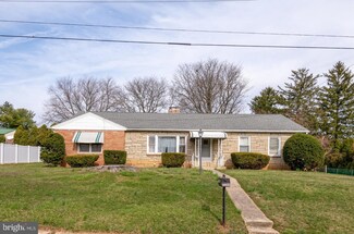 15 Gateway Rd, York, PA 17403