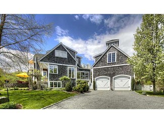 273 3rd Beach Rd, Middletown, RI 02842