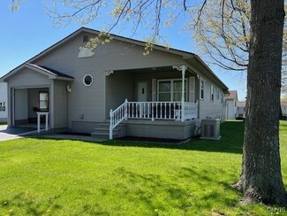 14 Paloma St, Oswego, NY 13126