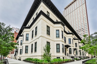 832 N Clark St, Chicago, IL 60654