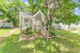 1673 E Chestnut St, Springfield, MO 65802