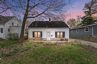 1110 S 123rd St, Milwaukee, WI 53214