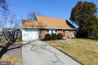 25 Candytuft Rd, Levittown, PA 19057