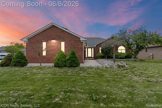 54613 Laurel Dr, Macomb, MI 48042