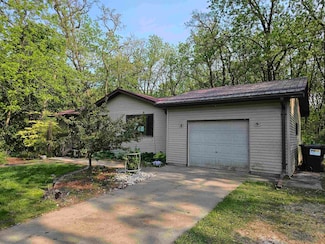 215 E 7th St, Westfield, WI 53964