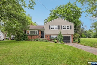 340 Spring Valley Rd, Paramus, NJ 07652