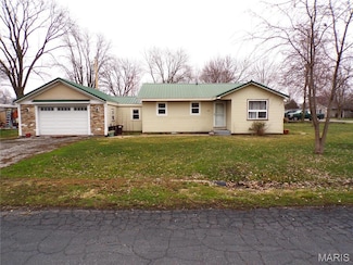 904 N Walnut St, Vandalia, MO 63382