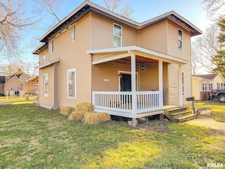 334 E 4th St, Flora, IL 62839