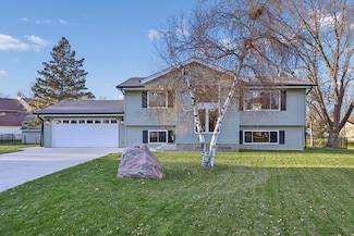 118 Crystal Ct, Montrose, MN 55363