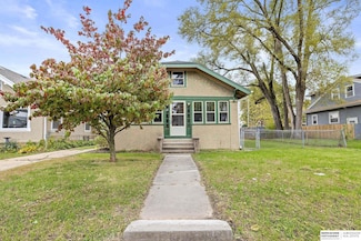 2881 Vane St, Omaha, NE 68112