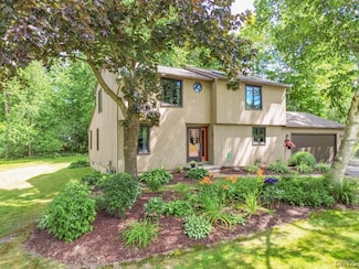 8632 Grey Birch Dr, Baldwinsville, NY 13027