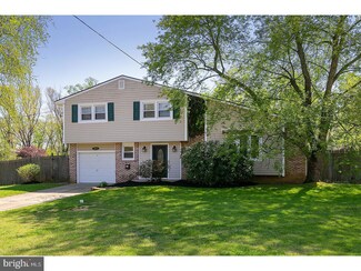 584 Seneca Ct, Magnolia, NJ 08049