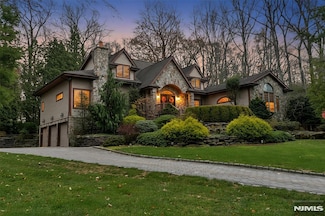 133 Oak Dr, Upper Saddle River, NJ 07458