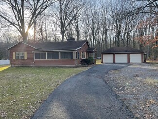 665 N Darby Rd, Hermitage, PA 16148