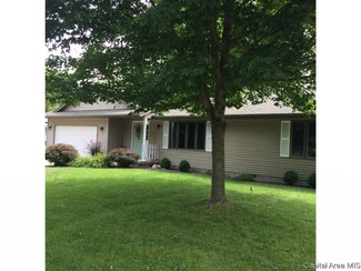 904 7th St Unit 1, Pawnee, IL 62558
