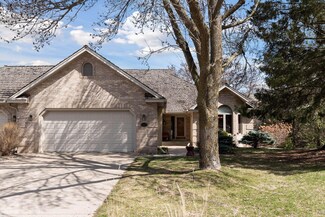 10447 Fawns Way, Eden Prairie, MN 55347
