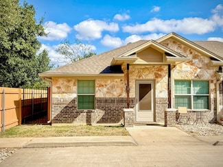 1002 S Jackson St, Mc Gregor, TX 76657