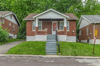 7348 Grand Dr, Saint Louis, MO 63133