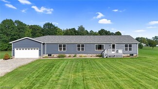 6268 Peck Rd, Ravenna, OH 44266