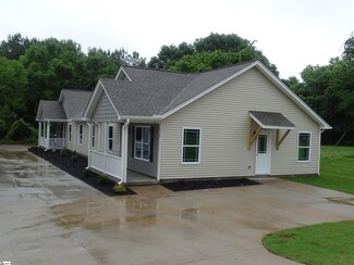 518 Tucapau Rd, Wellford, SC 29385