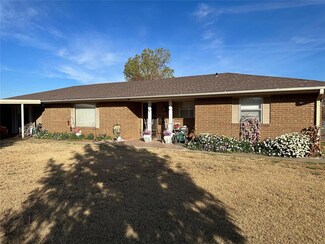 729 N Marion Ave, Hinton, OK 73047